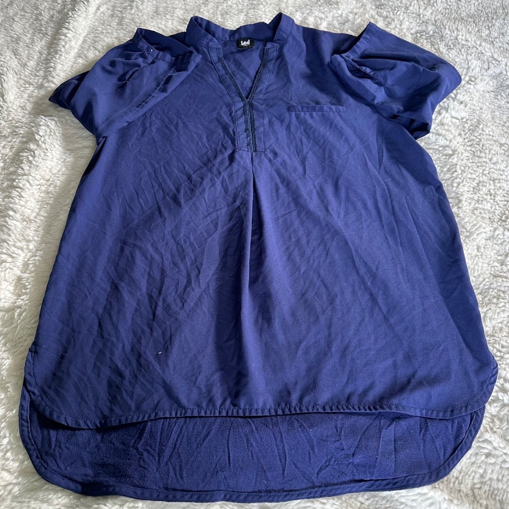 Lee Women's Navy Blue Sequin Front Blouse Short Sleeve High-Low Hem Size Large